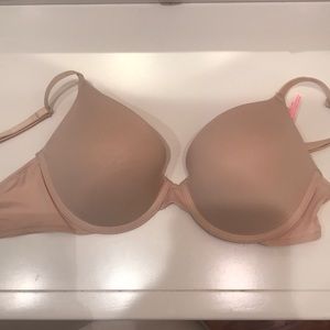 PINK VICTORIA’S SECRET push up bra — size 34c